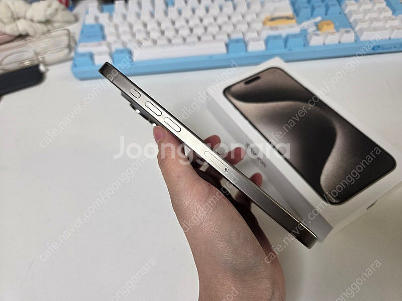 아이폰15프로맥스 내추럴티타늄 256GB 판매합니다.--5
