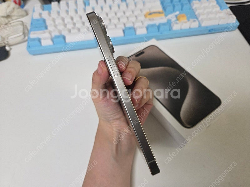 아이폰15프로맥스 내추럴티타늄 256GB 판매합니다.--7