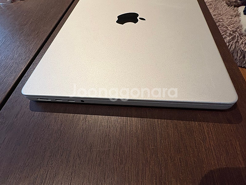 맥북프로 M3 pro 14 실버 S급 판매합니다--2
