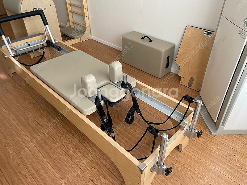 인투필라테스 기구4종 일괄판매합니다(캐딜락.리포머.체어.바렐) 샌드베이지색--2