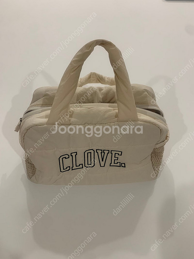 클로브 puffer totebag 아이보리 컬러 판매--3