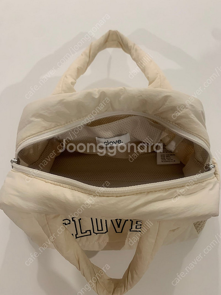 클로브 puffer totebag 아이보리 컬러 판매--4