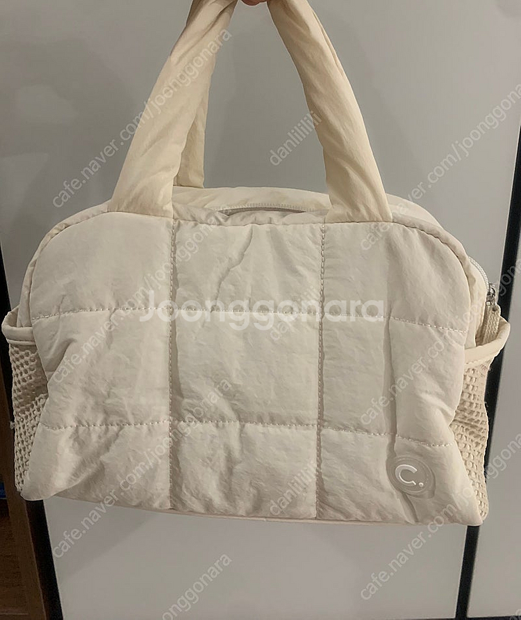 클로브 puffer totebag 아이보리 컬러 판매--5