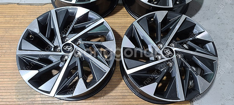 투싼 nx4 18인치 순정휠 대품판매20만원--2