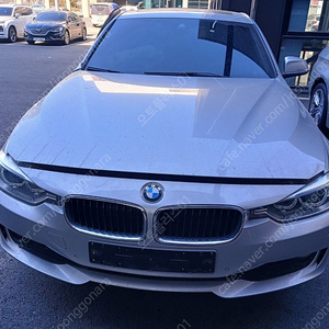 BMW F30 320d xD 2014 년식 부품차량입니다