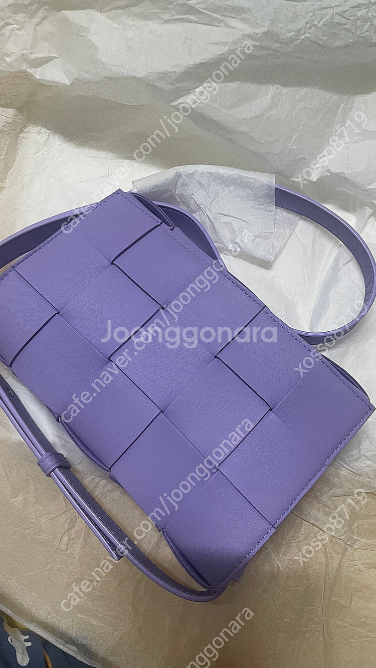보테가베네타 카세트백 연보라 새상품--1