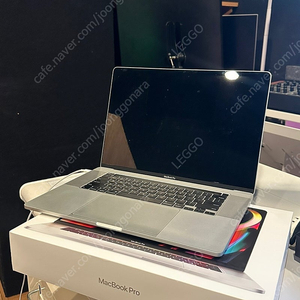 맥북프로 2019 16인치 CTO 고급형 intel i9 / RAM 32GB / SSD 1TB / RADEON 8G