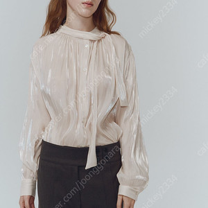 Lea ELLEN SCARF SHIRRING BLOUSE