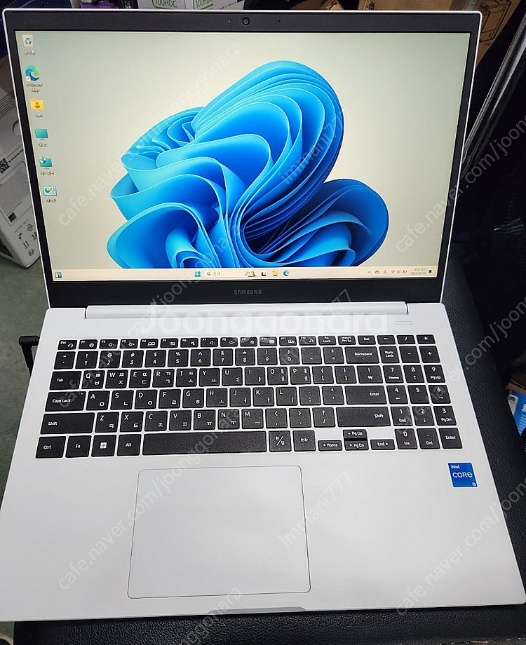 삼성노트북 NT550XDZ-AD5 화이트모델 완전A급--1