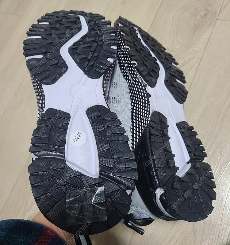 새 운동화 사이즈미스로 팔아요--8