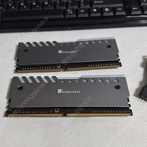 DDR4 튜닝램 XMP 8기가 * 2개 (16G) 팝니다.