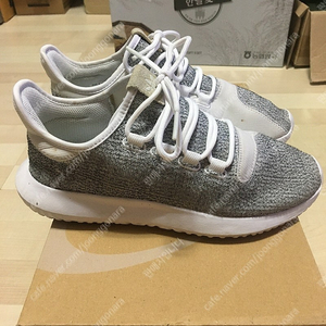 아디다스 오리지널스 튜블라 쉐도우 운동화 아디다스 런닝화 TUBULAR SHADOW 250size 판매합니다