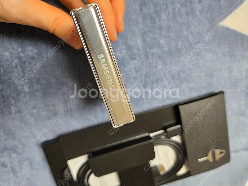 삼성 Z플립5 화이트 512G 상태좋음 풀박스--4