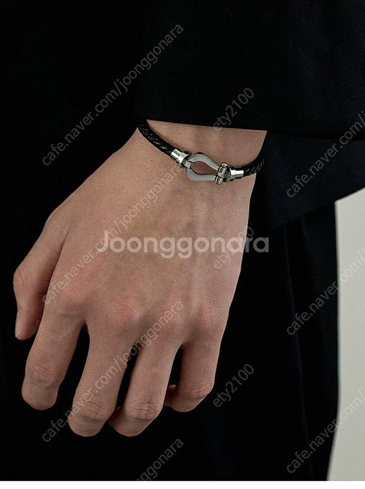가죽팔찌 팝니다(남녀공용,새제품)(말발굽팔찌,프레드st...--1