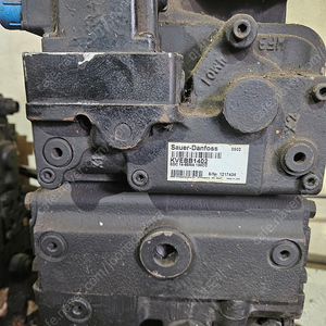 sauer Danfoss / manitowoc 유압펌프 팝니다