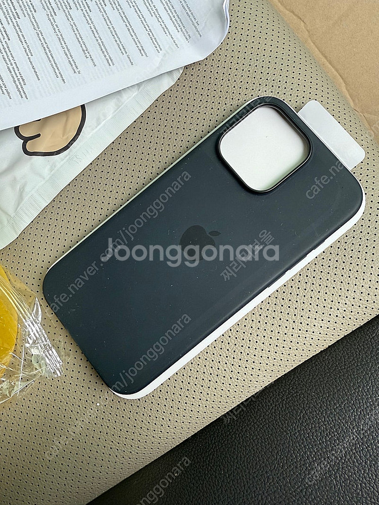 아이폰16프로맥스 정품 실리콘케이스--1