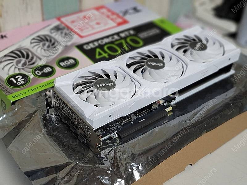 이엠텍 RTX 4070 SUPER 단순개봉 미사용--3