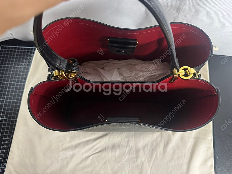 프라다 블랙 카프스킨 파니에 사피아노 라지 (1BA22...--4
