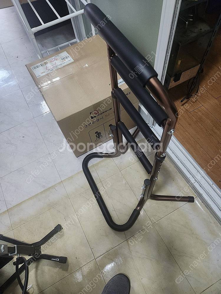 새제품 > 4단 기립지지대/ 이부자리, 침대, 소파, ...--0