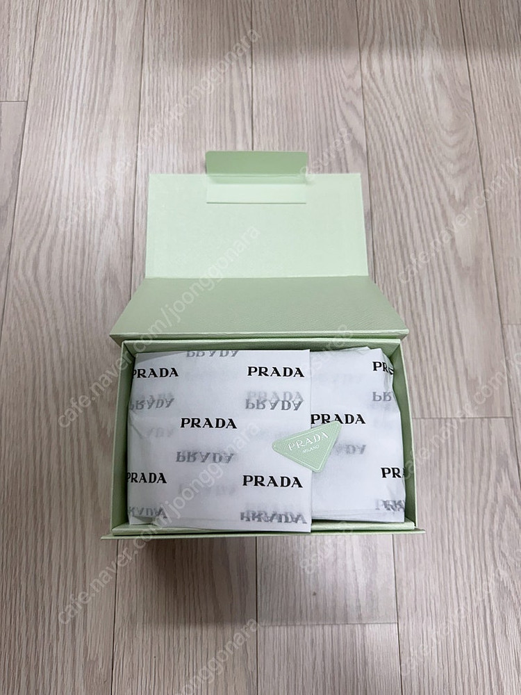 new 프라다 리빌 메쉬 쿠션 (미개봉)--1