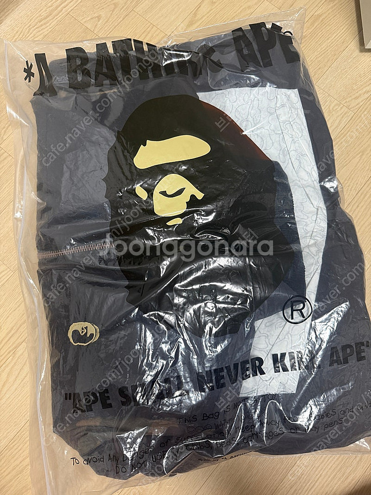 베이프 띵스 패딩조끼 팝니다(여행시 구매)--0