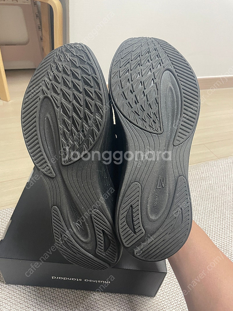 데상트 러닝화 런 스텝 280mm 판매--4