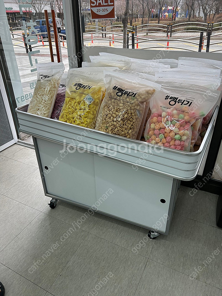 물건 진열용 매대--1