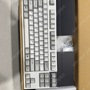 REALFORCE(리얼포스) TKL R2 키보드 아이보리 판매합니다.