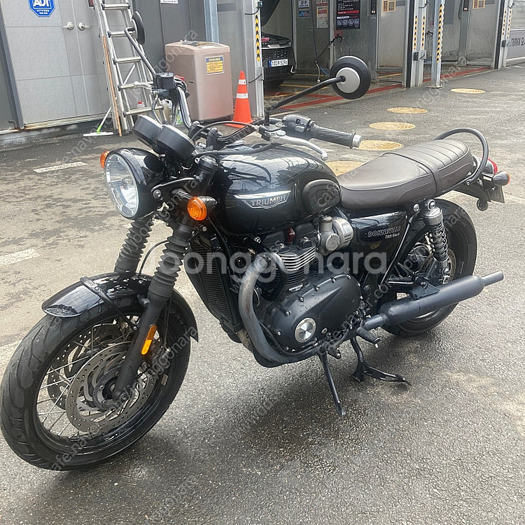 트라이엄프 본네빌 t120 블랙에디션 2018년식--1