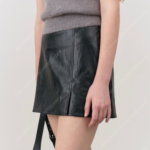 던스트 레더 스커트 VEGAN LEATHER SPLIT MINI SKIRT LEATHER BLACK_UDSK4C216BK 새상품 S사이즈