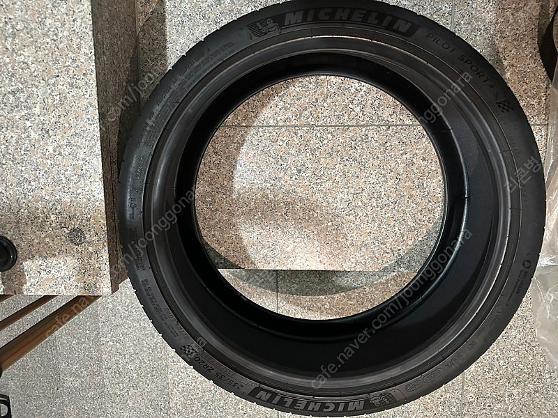 미쉐린 PS4S 235 35 20 2본 팝니다 T0마킹 22년6월 제조--2