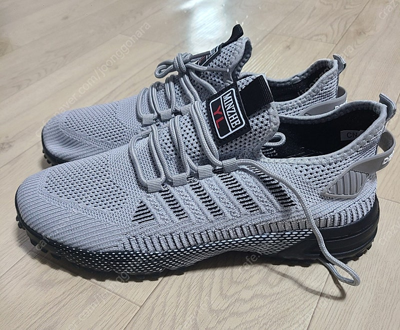 새 운동화 사이즈미스로 팔아요--2