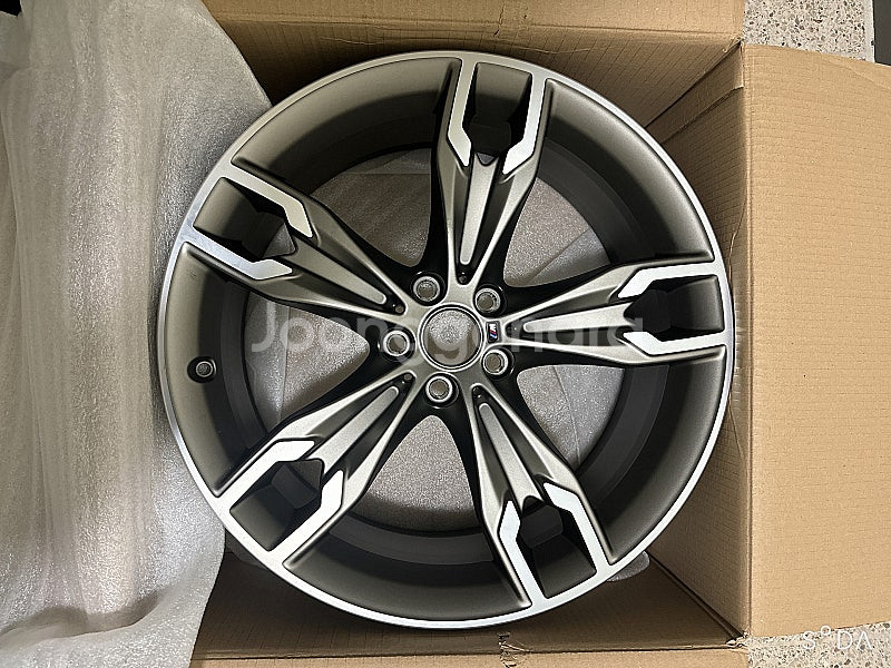 m550i휠 668m 프론트휠1짝 팝니다--0