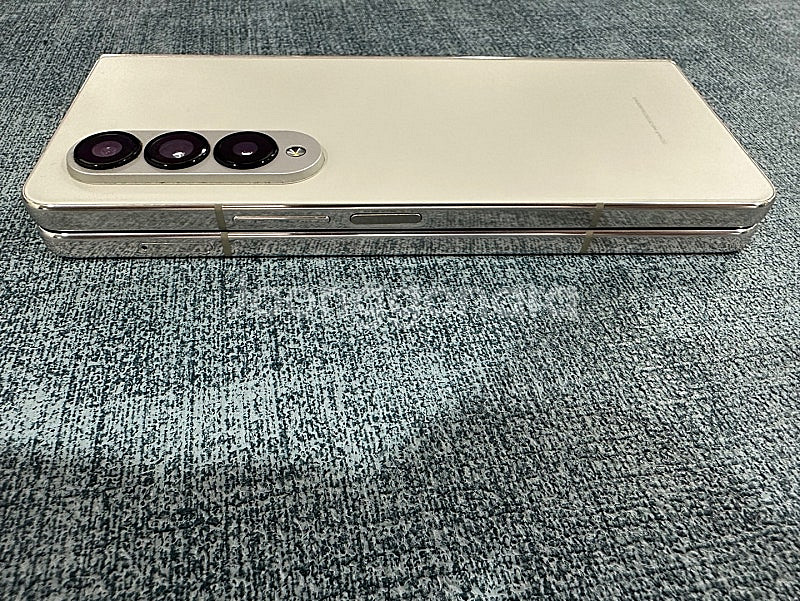 갤럭시Z폴드4 256G 베이지 상태좋은 단말기 33만원...--6