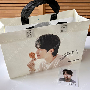 변우석 교촌 부직포백+팔도비빔면 포카 팔아요