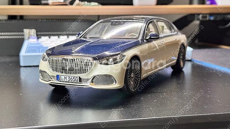 1:18 노레브 마이바흐 s680 투톤 블루화이트--0