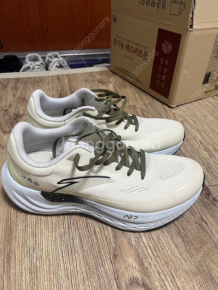 안타 PG7 러닝화 255mm 판매합니다--3