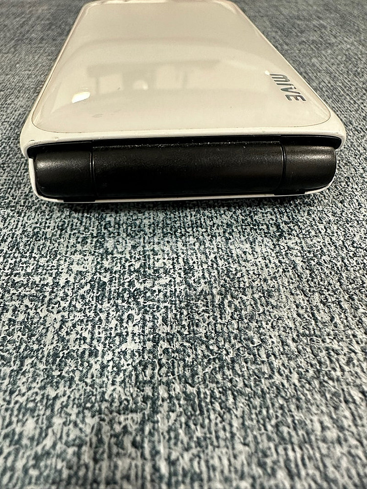 스타일폴더 32G 화이트 상태좋은 단말기 8만원 판매해...--5