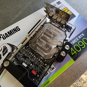 조텍 4090 워터블럭 장착중 [ZOTAC GAMING GEFORCE RTX 4090 TRINITY OC WHITE ED 24G8 384BIT GDDREX]