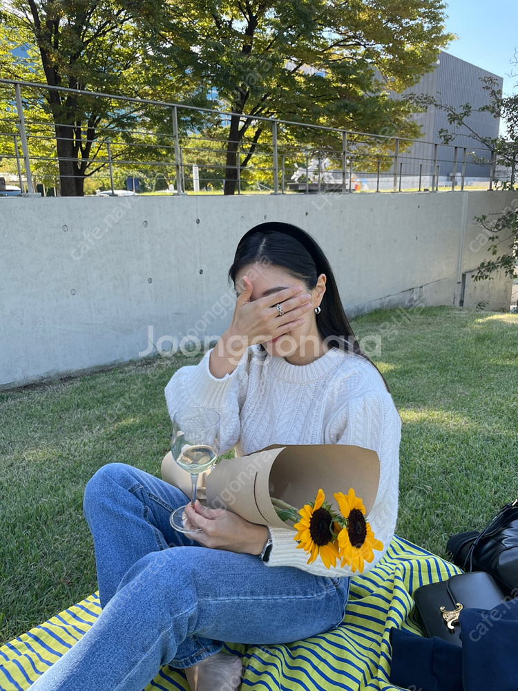 세렝게티 피셔맨 케이블 니트 묵화 배사임당 착용--6