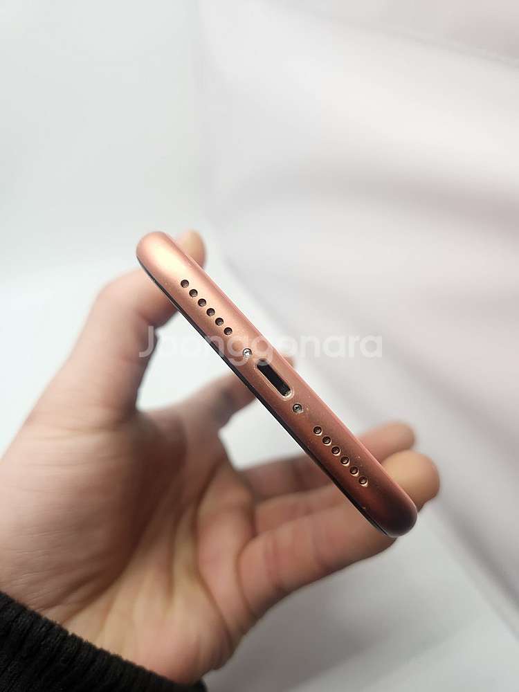 아이폰XR 128GB 코랄 팝니다--6