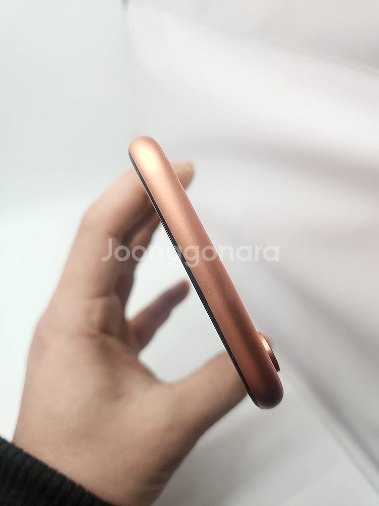 아이폰XR 128GB 코랄 팝니다--7