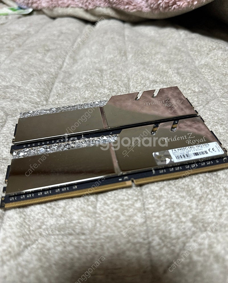 지스킬 로얄 DDR4 4400 CL18 16GB (8*...--0