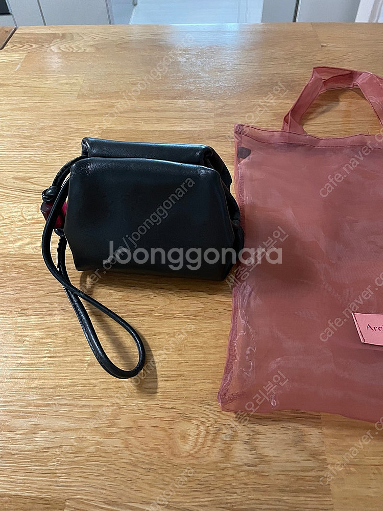 아카이브앱크 미니필로우 백(블랙)판매해요!--0