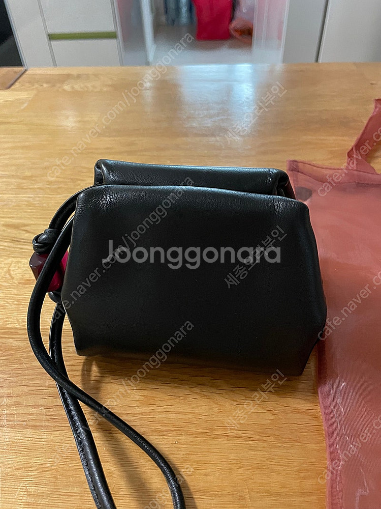 아카이브앱크 미니필로우 백(블랙)판매해요!--1