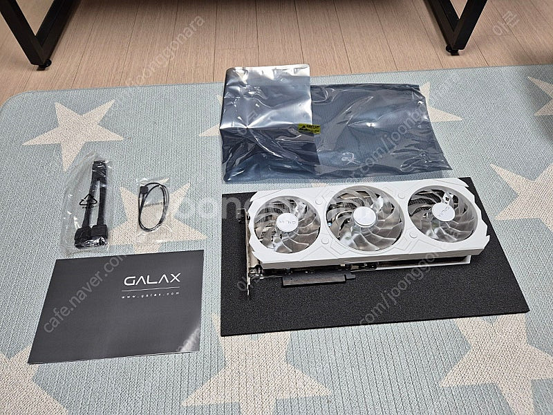 갤럭시 GALAX RTX 4070 SUPER 화이트--0