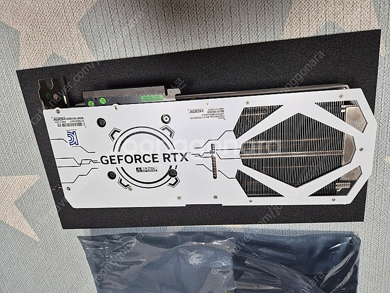 갤럭시 GALAX RTX 4070 SUPER 화이트--3