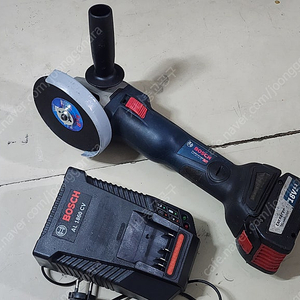 보쉬 충전그라인더(BOSCH/ GWS 18V-100SC), 보쉬해머드릴(GBH 2- 26 DRE), 마끼다 트리머, 디월트 전기 임팩렌치 (DEWALT DW 293) 중고 팝니다