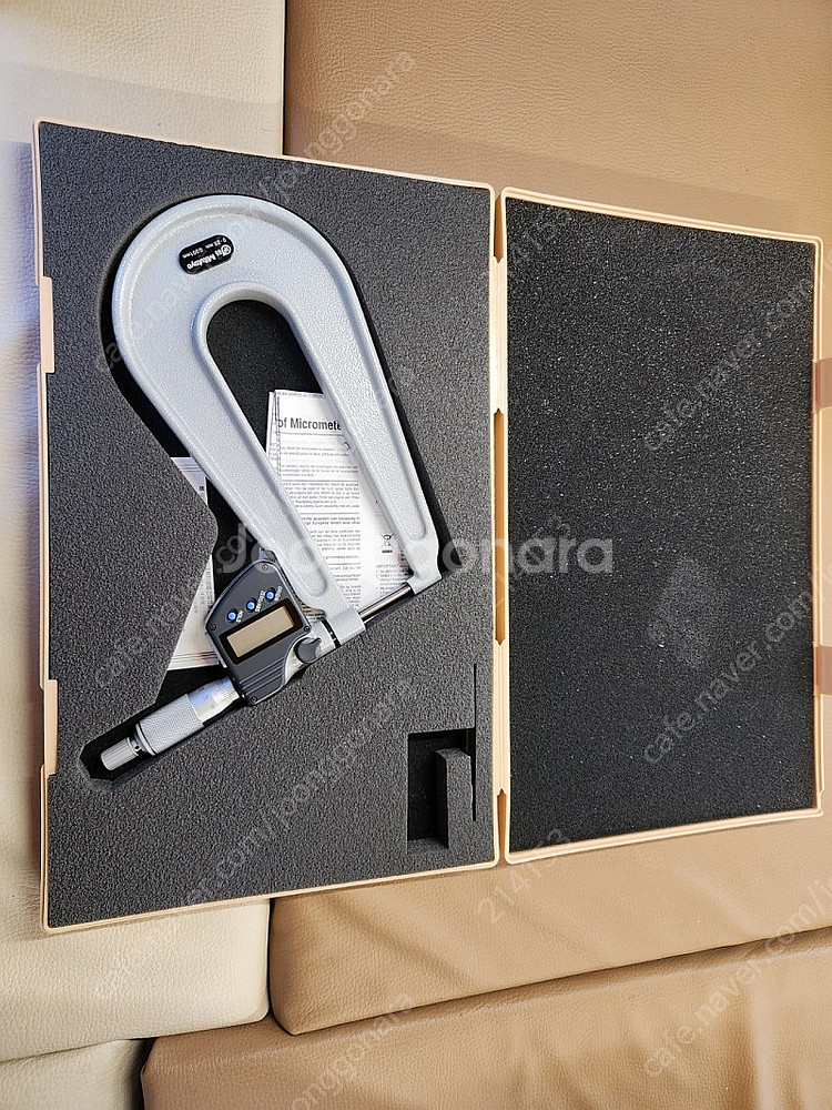 Mitutoyo micrometer 389-251--0