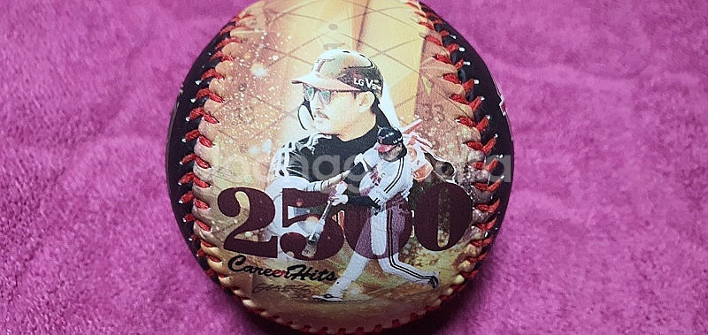 박용택 선수 2500안타 기념구 팔아요--0